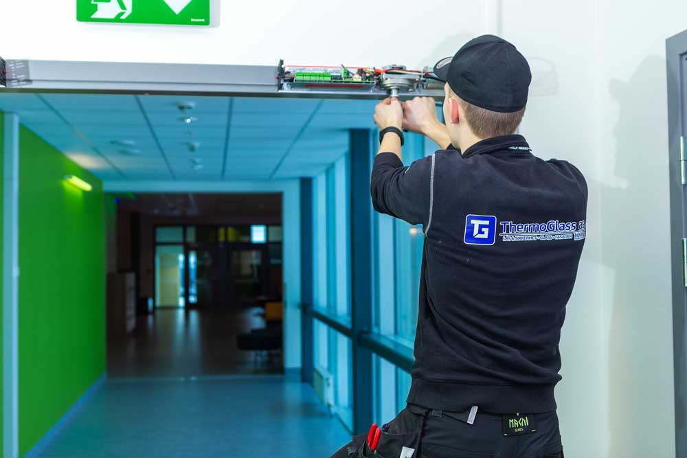 Foto av montør i Thermoglass
