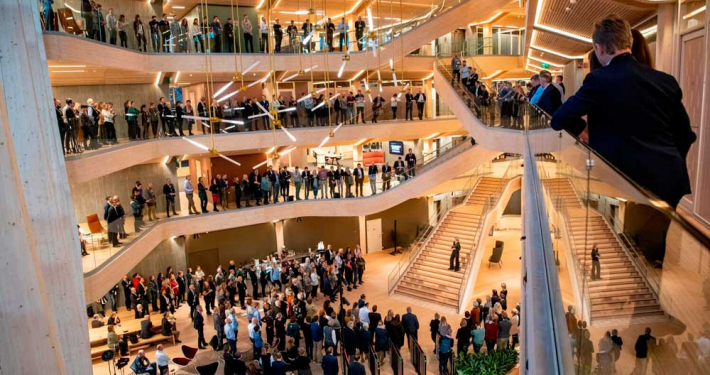 Foto av glassrekkverk, Finansparken
