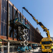 Foto av rehabilitering av Grieghallens glassfasade